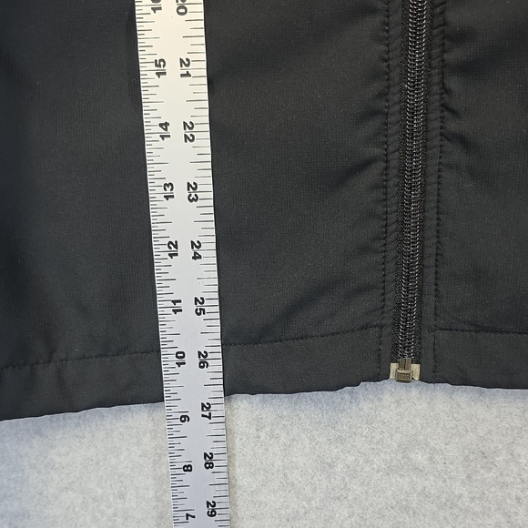 Nike Men's Black Windbreaker with White Accents - Picture 8 of 12